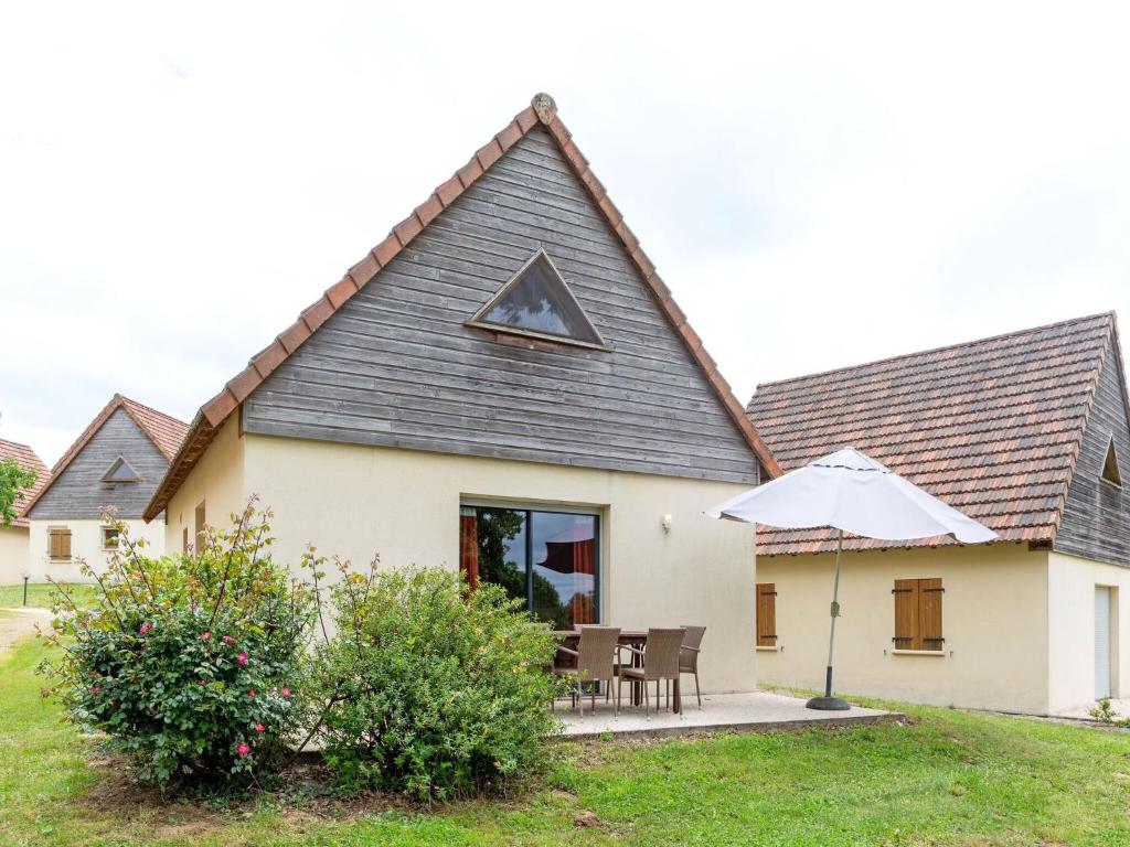 Maison de vacances Charming holiday home in Lacapelle-Marival with terrace  46120 Lacapelle-Marival