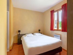 Charming holiday home in Lacapelle-Marival with terrace
