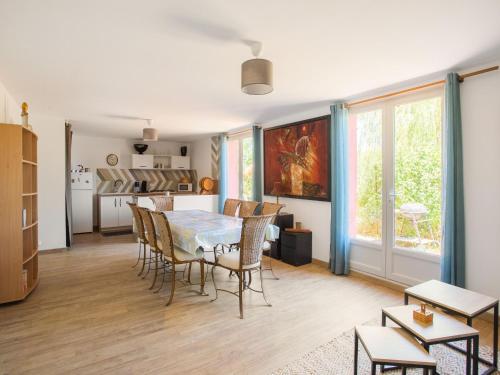 Charming holiday home in Montmeyan with garden