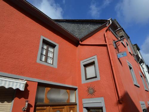 Charming Holiday Home in Neumagen Dhron near Moezel