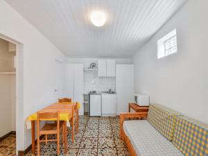 Charming Holiday Home in Saint-Savinien with Jacuzzi