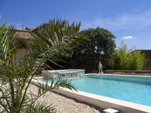 Charming holiday home in Saint Savinien with private pool 17350 Saint-Savinien
