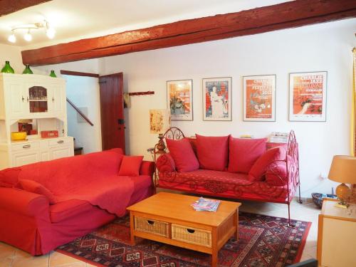 Charming holiday home with private terrace in Pernes-les-Fontaines