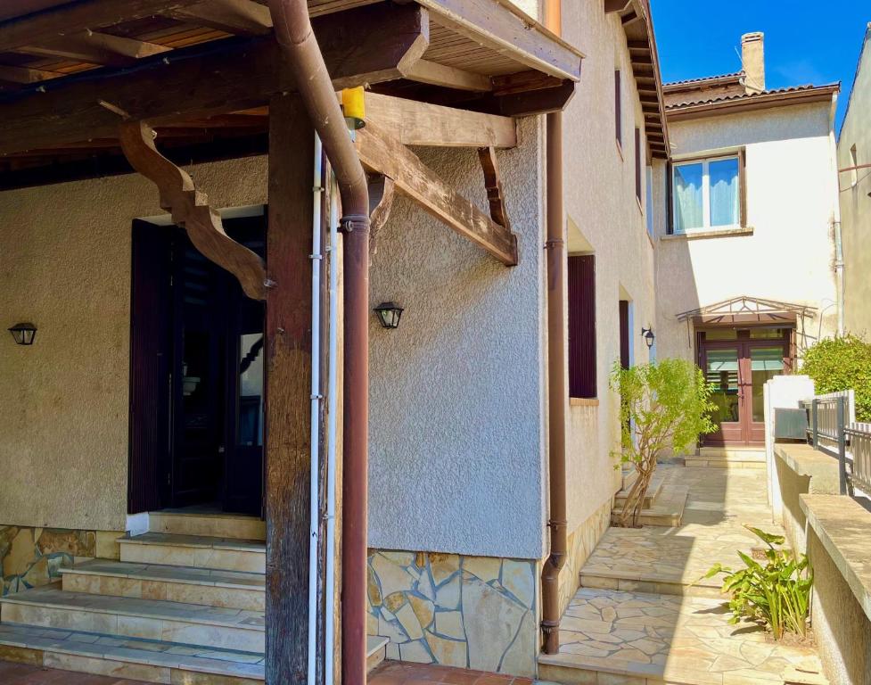 Charming House Ideally Located With Furnished Terrace 3 Bedrooms & Parking