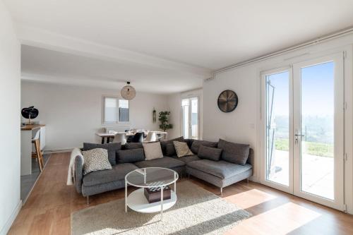 Charming house with clear view at Lyon doors - Welkeys