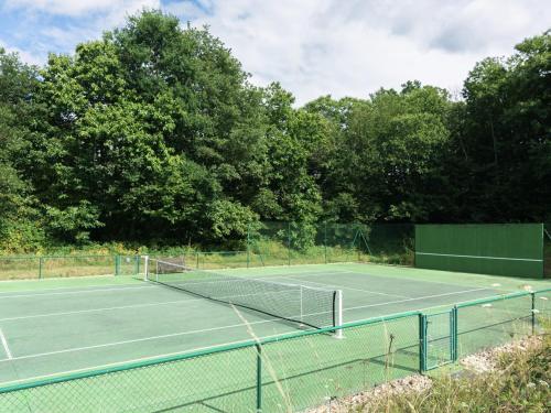 Charming private holiday home with private tennis court and pool near Cazals