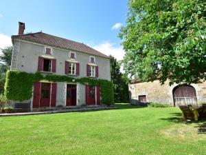 Charming private holiday home with private tennis court and pool near Cazals