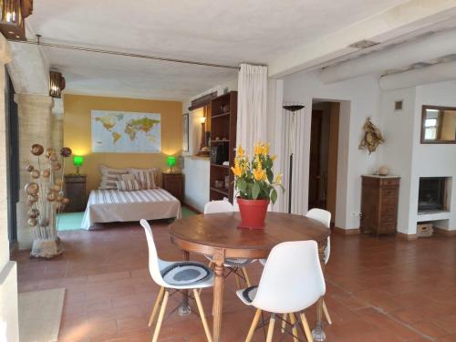 Charming stone villa with pool & garden