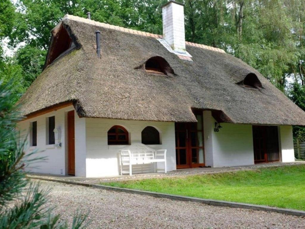 Maison de vacances Charming thatched house in Uelzen in Lower Saxony with large garden  49843 Uelsen