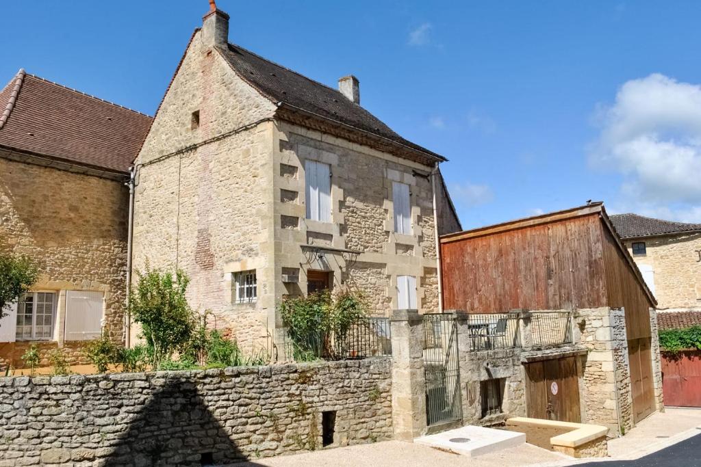 Charming village house in Limeuil for 6 Place des Ormeaux, 24510 Limeuil