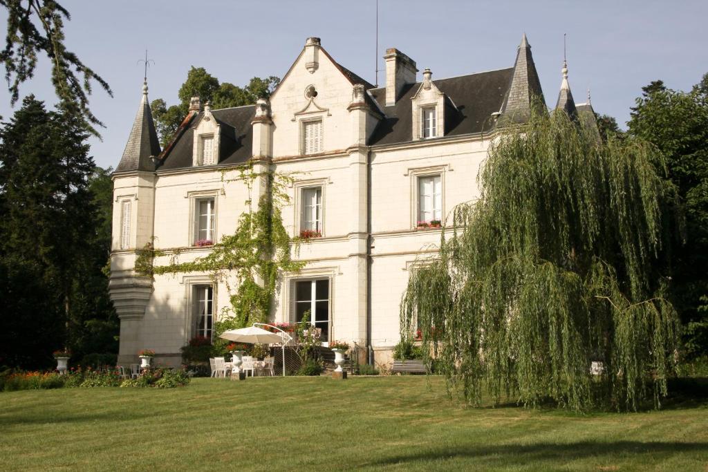 Maison de vacances Château de Mont-Félix Lieu de Mont-Félix - Route de Verneuil 37600 Saint-Jean-Saint-Germain