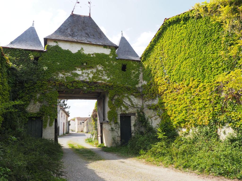 Château de Parançay - 15 people lodge Parançay 2 Rue du Chateau, 17330 Bernay