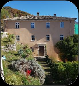 Maison de vacances Chateau Notre Dame de Sausses LE CHATEAU NOTRE DAME DE SAUSSES 04320 Sausses Provence-Alpes-Côte d\'Azur