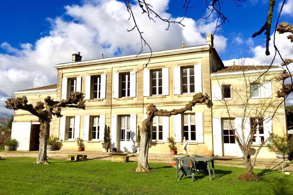 Maison de vacances Château Roseyrol proche Saint-Emilion 76 Avenue du Stade 33350 Saint-Magne-de-Castillon