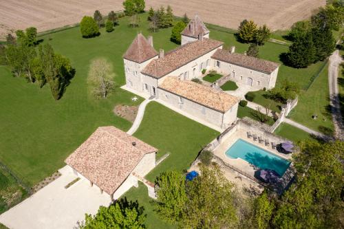 Chateau Secretary