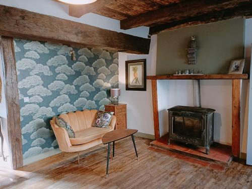Chateau-une - a Beautiful historic medieval holiday rental.