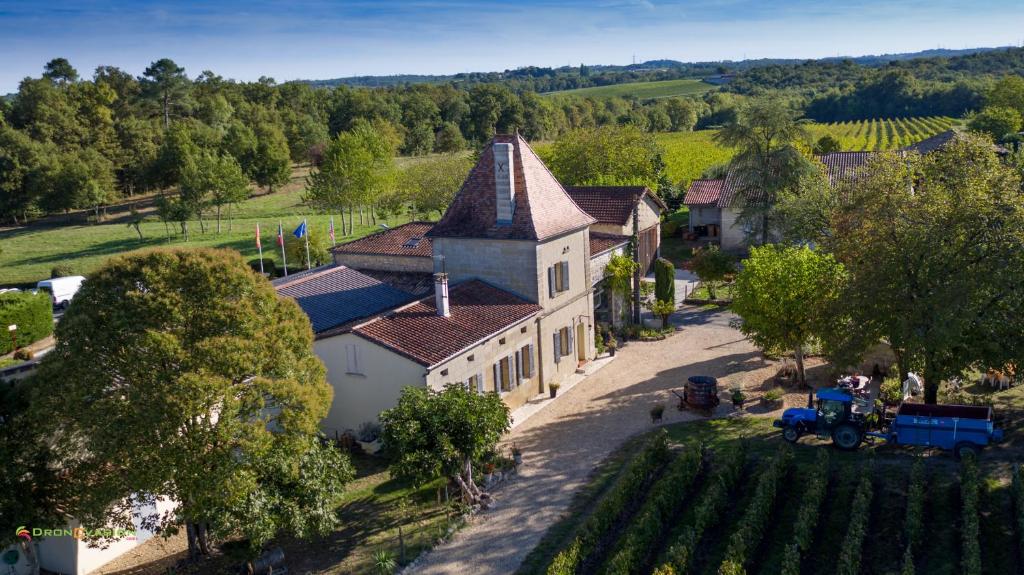 Maison de vacances Château Vieux Mougnac 36 route de Mougnac 33570 Petit-Palais-et-Cornemps