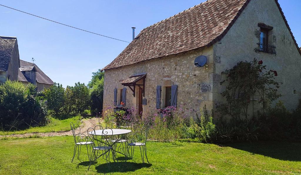 Chenevaux - Pretty 2 bedroom cottage with pool in countryside Chenevaux, 86260 Saint-Pierre-de-Maillé