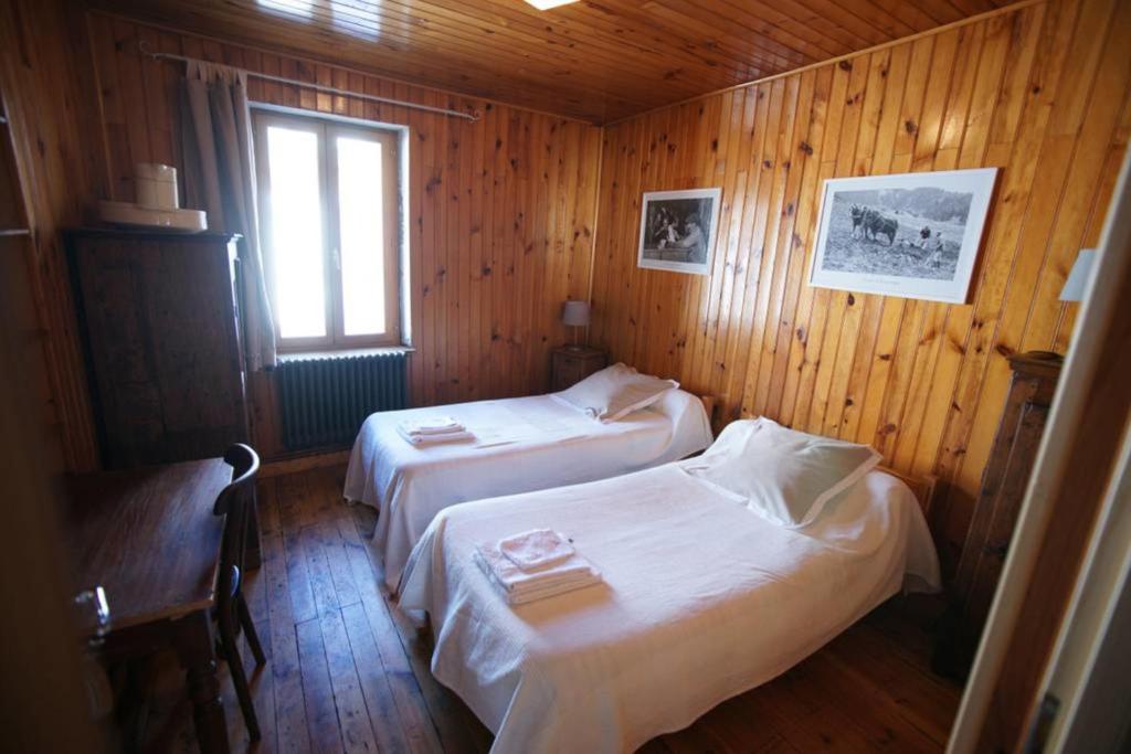 Maison de vacances Chez Jean Pierre - Bedroom in a 17th century house - n 4 rue de la forge 05480 Villar-dʼArêne