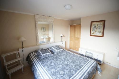 Chez Jean Pierre - Couple room in a 17th century house - n 1