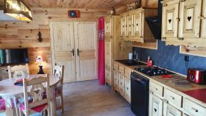 Maison de vacances Chez LAVALOU Gîte 4* chaleureux en bois 391 Route de la Barthe 65300 Lannemezan Midi-Pyrénées