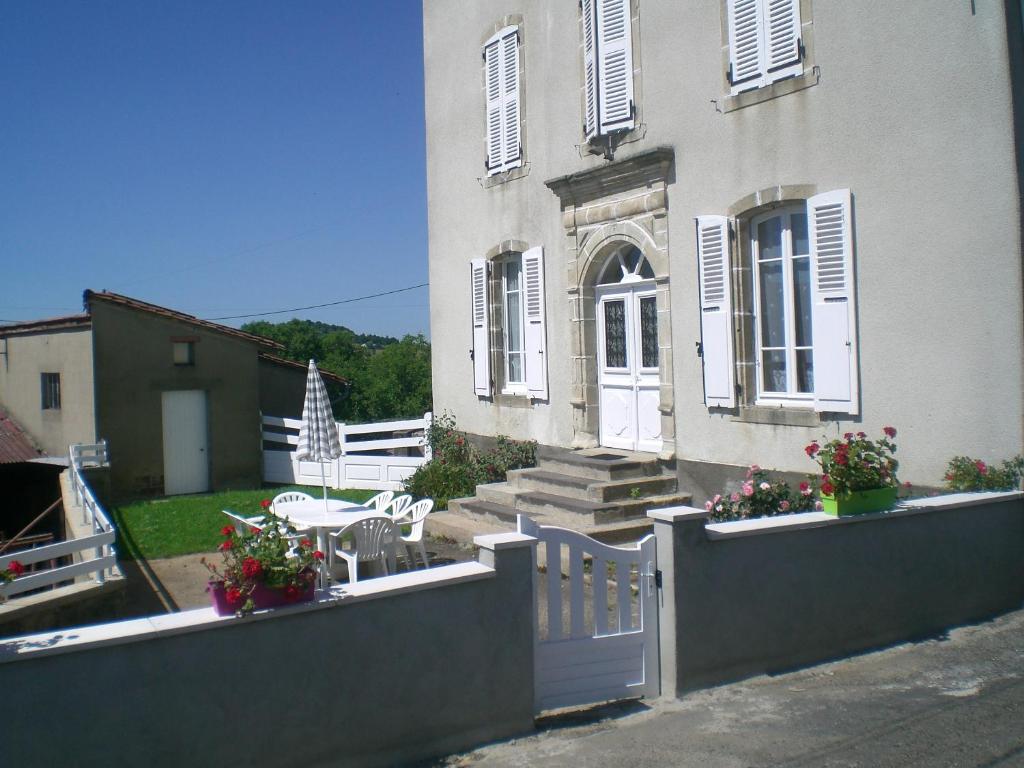 Maison de vacances chez mimoune le Theil 63520 Trézioux