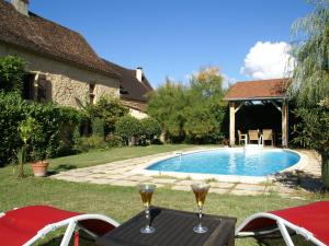 Maison de vacances Chic Holiday Home in Aquitaine with Swimming Pool  24160 Nanthiat Aquitaine