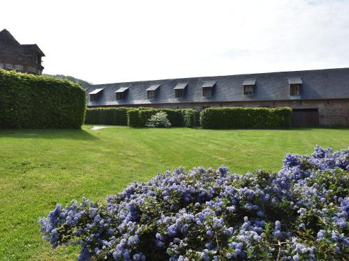 Classic Cottage in Le Bourg Dun with Garden