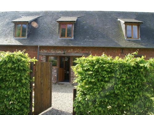 Classic Cottage in Le Bourg Dun with Garden