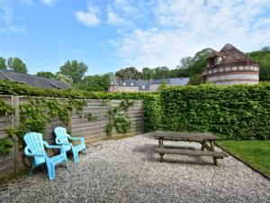 Classic Cottage in Le Bourg Dun with Garden
