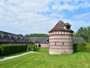 Classic Cottage in Le Bourg Dun with Garden