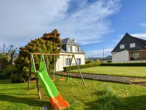 Classic Holiday Home in Saint Nic Pentrez with Fenced Garden