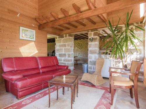 Classy Holiday Home in Saint Bonnet la Rivi re with Garden