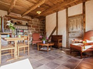 Classy Holiday Home in Saint Bonnet la Rivi re with Garden