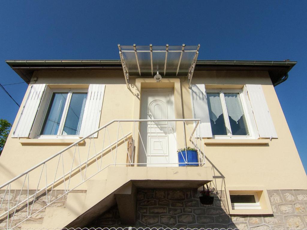 Classy Holiday Home with Garden Barbecue Garden Furniture , 19360 Malemort-sur-Corrèze