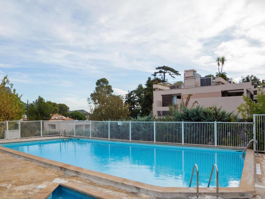 Maison de vacances Classy Holiday Home with Swimming Pool Garden Tennis Court  83000 Toulon