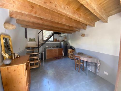 Collias, jolie maison de village typique + parking
