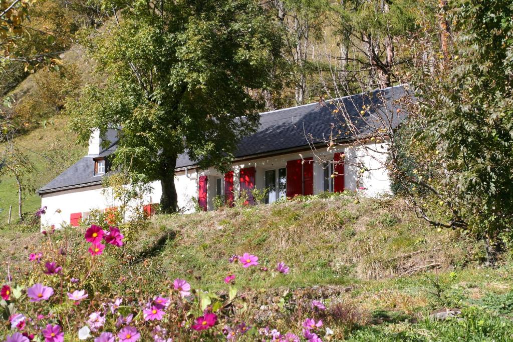 Maison de vacances Comfortable farm house Petit Barzun, in the Parc National Pyrenees Gazaouce 65120 Barèges