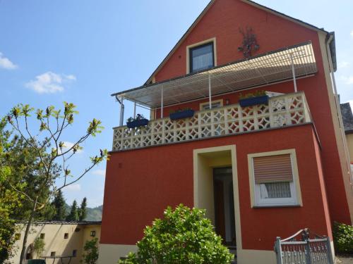 Comfortable flat with view of the Moselle valley and vineyards and garden
