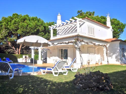 Comfortable holiday home with private swimming pool in Vilamoura