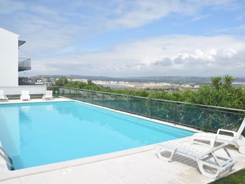 Comfortable holiday home within walking distance of the bay of S o Martinho