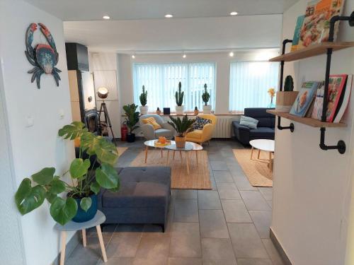 Comfortable holiday home XXL directly on the beach, Plounéour-Brignogan Plages