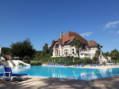 Comfortable home with terrace in a pleasant holiday village