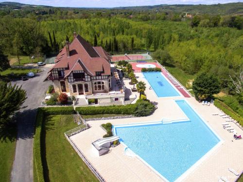 Comfortable home with terrace in a pleasant holiday village