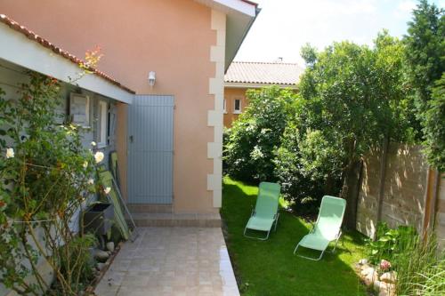 Comfortable house with garden in central beach location