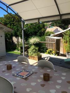 Comfortable house with garden in central beach location