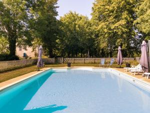 Maison de vacances Comfortable lodge with terrace, in Bloemendaal  24800 Chalais Aquitaine