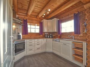 Maison de vacances Comfortable wooden holiday home with hot tub sauna terrace and private garden  92552 Teunz Bavière