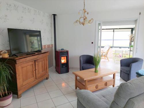 Comfortably furnished holiday home with a winter garden