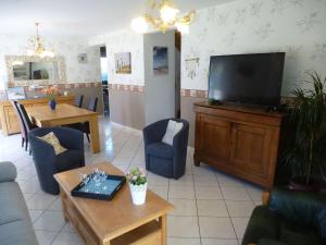 Comfortably furnished holiday home with a winter garden